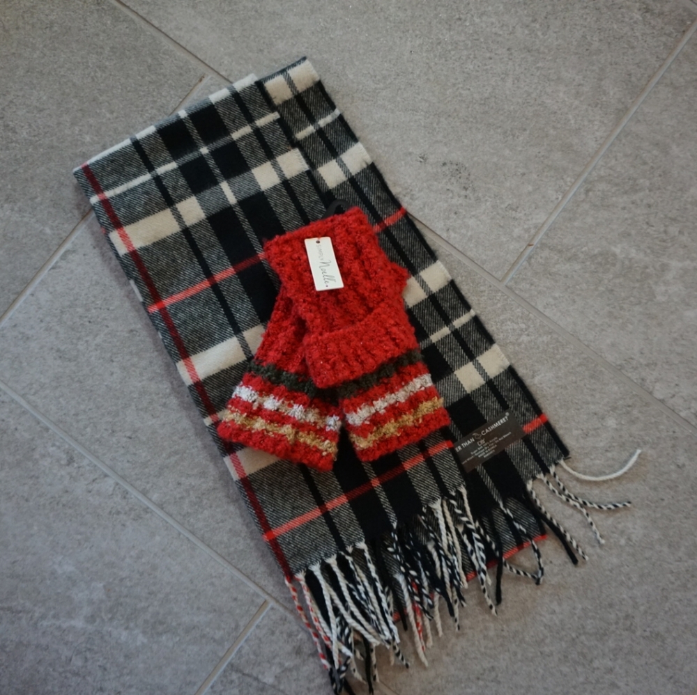 Scarf and gloves